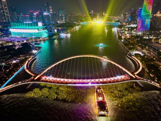 广州塔换新装迎全运 湾区三色点亮夜空