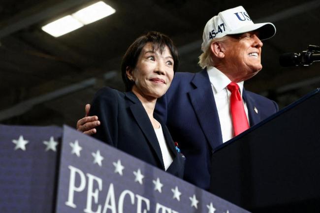 日本网民批高市早苗谄媚 引发全球关注