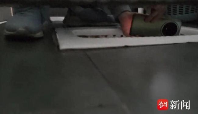 女子如厕被男同事两次偷拍