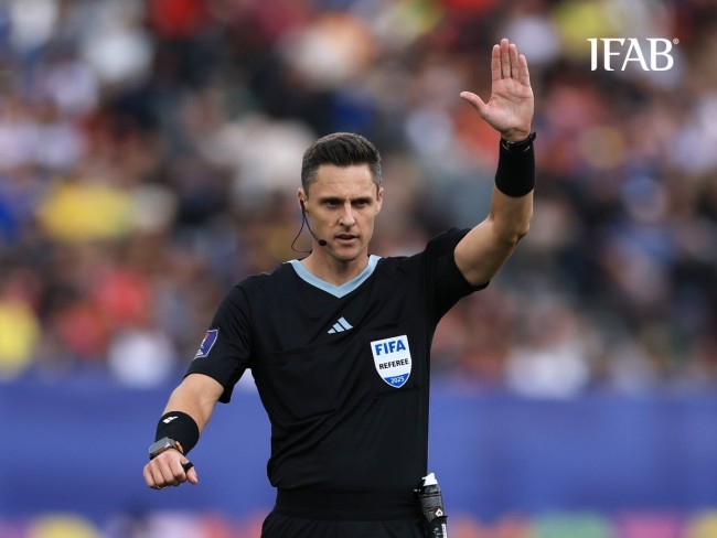 官方：IFAB将提议允许VAR介入两黄变一红的判罚 提升比赛流畅性