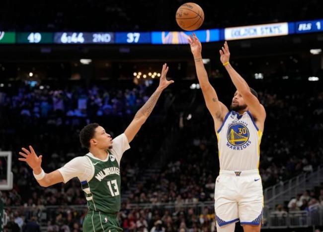 库里27分 勇士3人20+仍不敌雄鹿 雄鹿全民皆兵逆袭胜