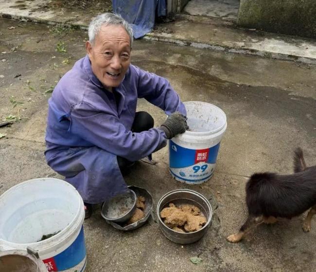 贵州凯里动物园火了 园长爷爷发声 爱心涌动改变命运