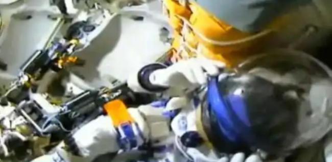 从实验室到太空舱 张洪章的关键一跃 科研与飞天的完美融合