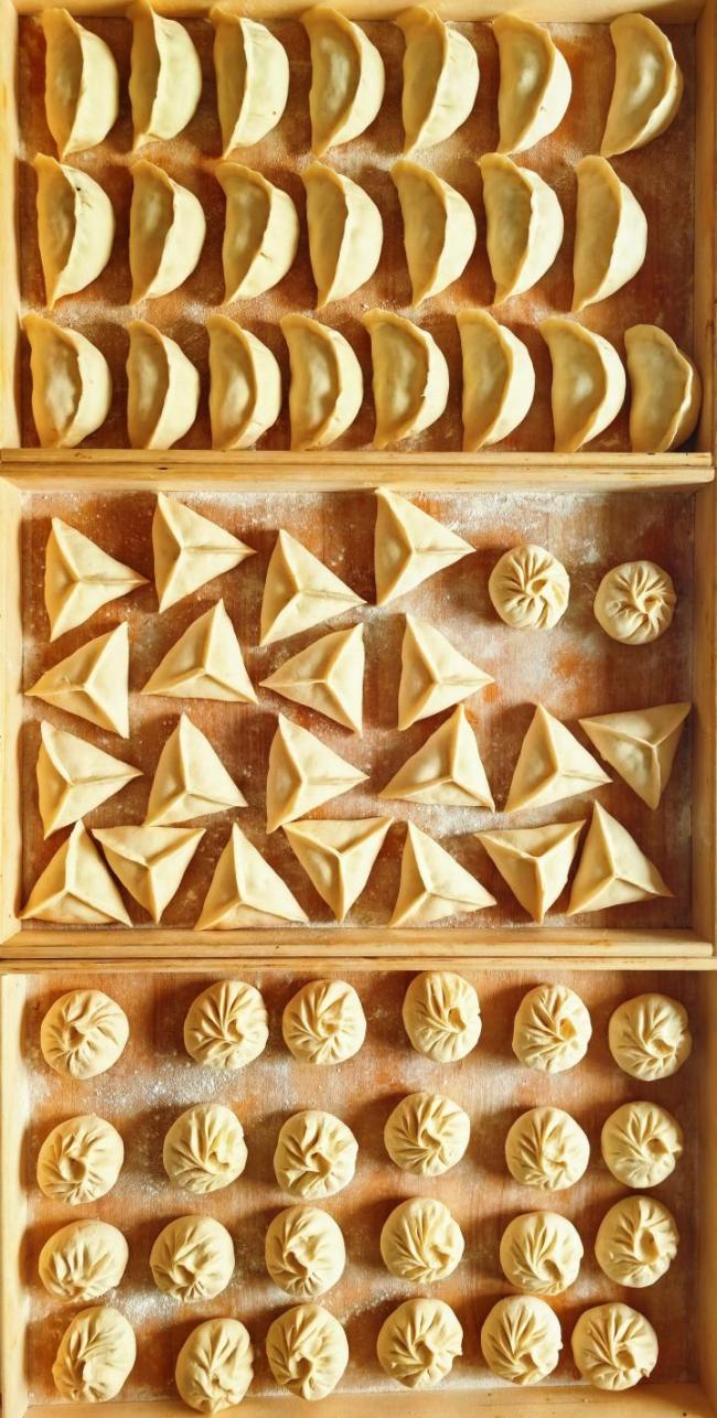 美院硕士在母校附近摆摊卖包子火了 南北口味大比拼