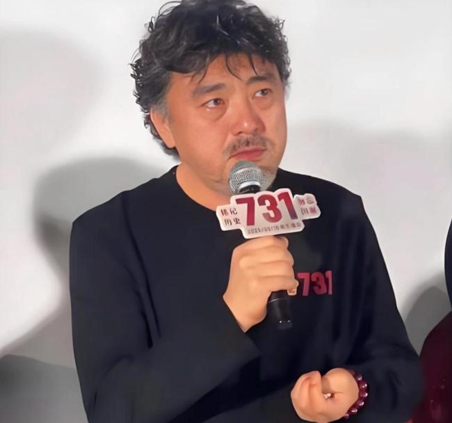 731导演穿防弹衣出席日本试映 另类宣发引争议
