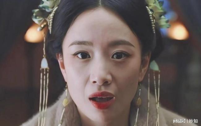 李梦第十一届文荣奖红毯look 造型惊艳全场