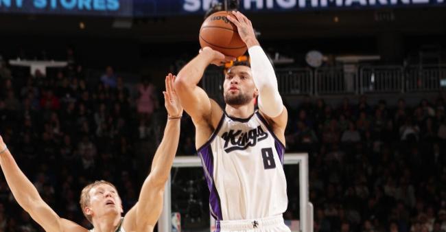 拉文31分威少两双 国王险胜雄鹿 终结雄鹿连胜