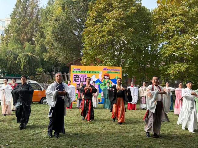 石景山区老山市集吸引市民参加