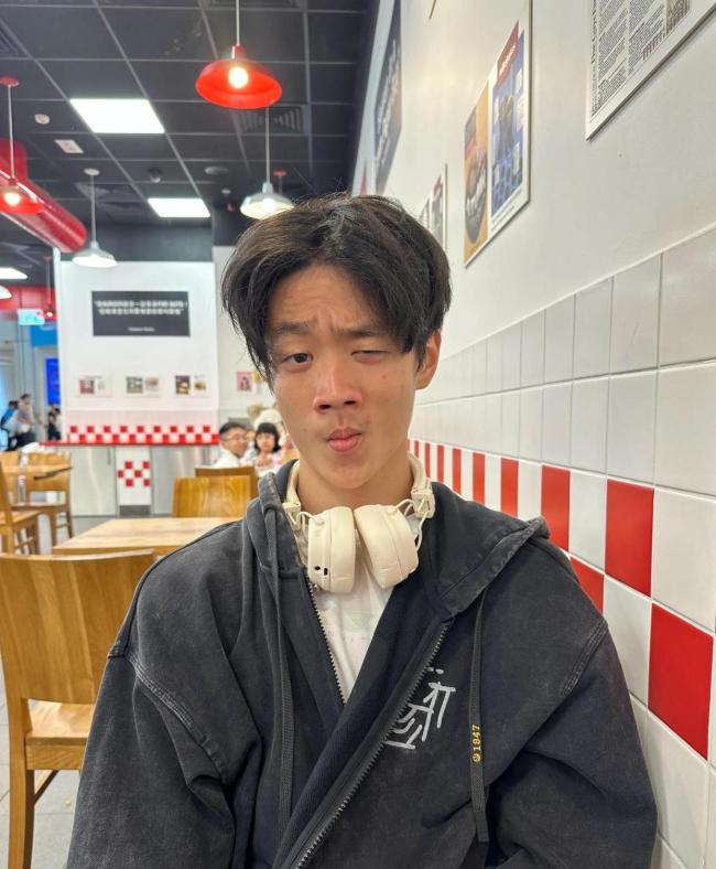 费曼杨阳洋万圣节见面 十一年友情依旧