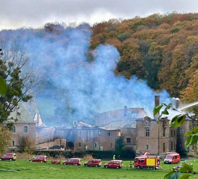 法国千年修道院失火