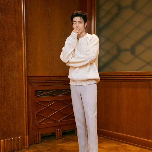 肖战入选2025年亚太行业时尚首领榜单 封面东谈主物荣耀登场