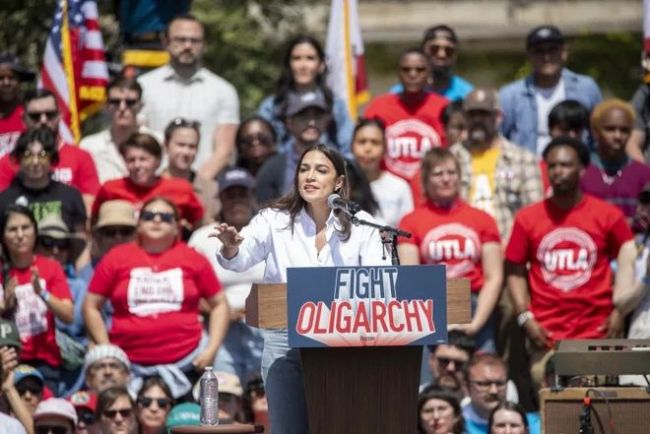 纽约迎来90后新市长 年轻力量引领变革