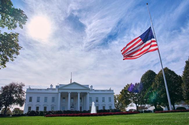 白宫降半旗悼念切尼 特朗普沉默 双方裂痕加深