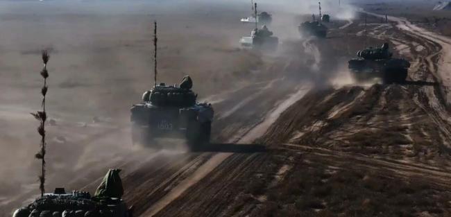 大场面!机器狗无人机开路 实兵对抗演练画面公布