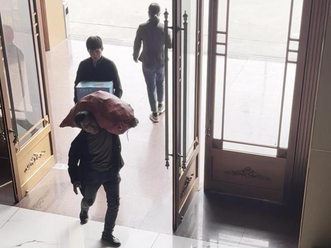 员工买滞销白菜农民连续多年致谢