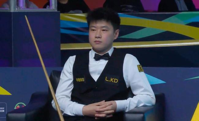 赵心童逆转塞尔比 惊险晋级四强