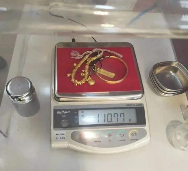 母女逛店丢10万金饰民警找回 细心排查终物归原主