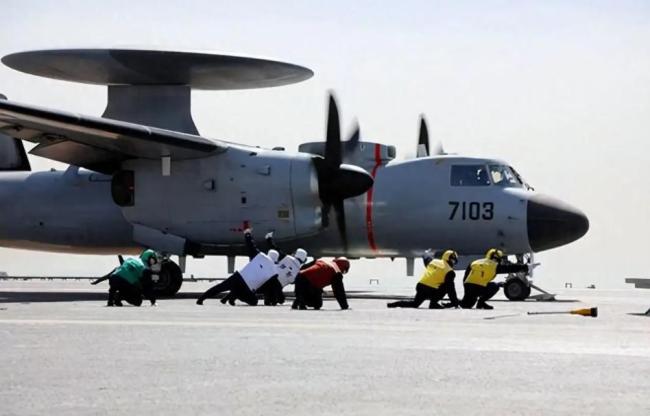 专家:福建舰让国外决策者冷静 打破旧思维