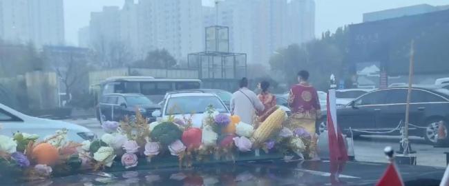 廊坊新人婚車被攔 索要50條煙引發(fā)爭議