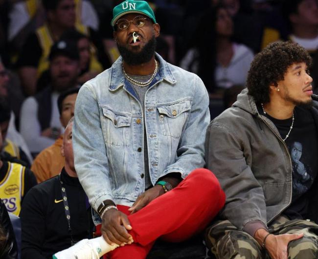 湖人官方更新詹姆斯伤情:本赛季难获评奖资格 复出时间再推迟