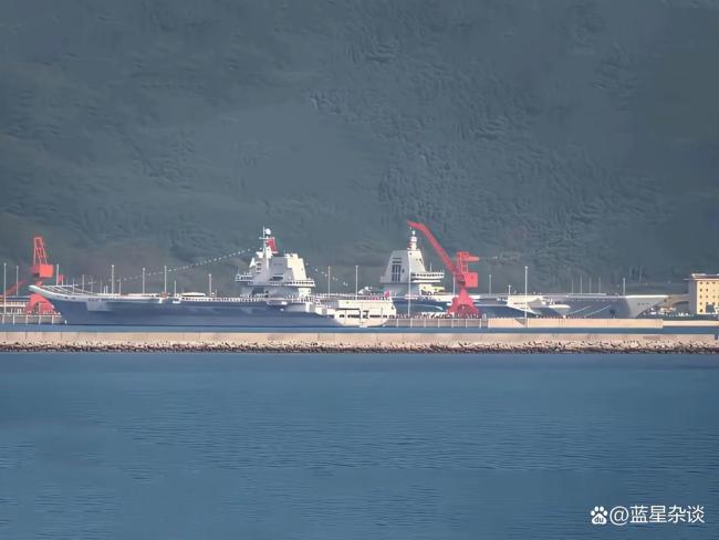 福建舰在各国航母中到底是啥水平 战斗力超越福特号