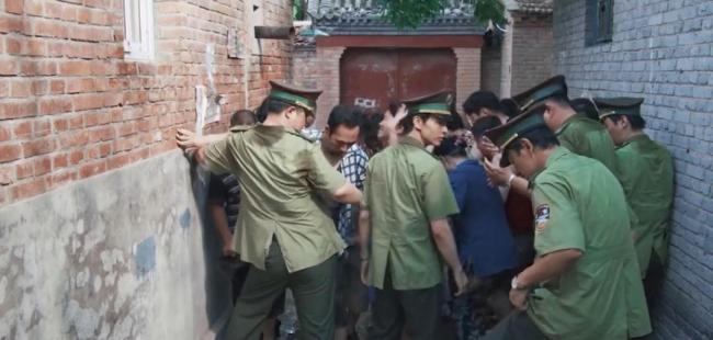 原来《树影迷宫》导演一开始早就告诉了观众真凶是谁!原来凶手一直在他们身边