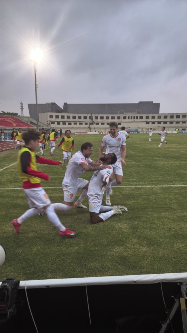 重庆足球时隔1265天重回中超