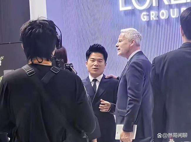董宇辉现身上海进博会 实力与气质并存