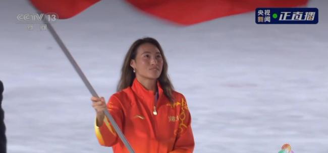 郑钦文担任湖北代表团旗手 网球冠军荣耀引领