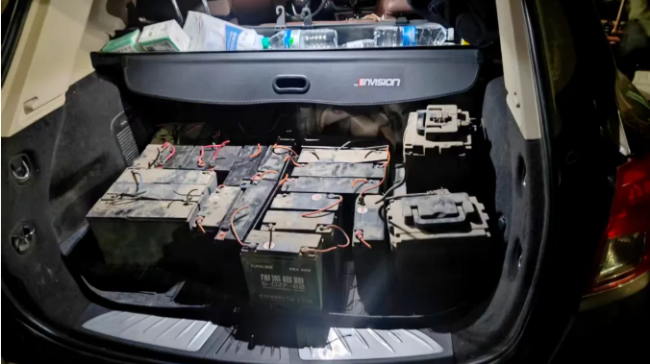 辽宁朝阳：盗窃团伙流窜作案偷电瓶，逮个正着！