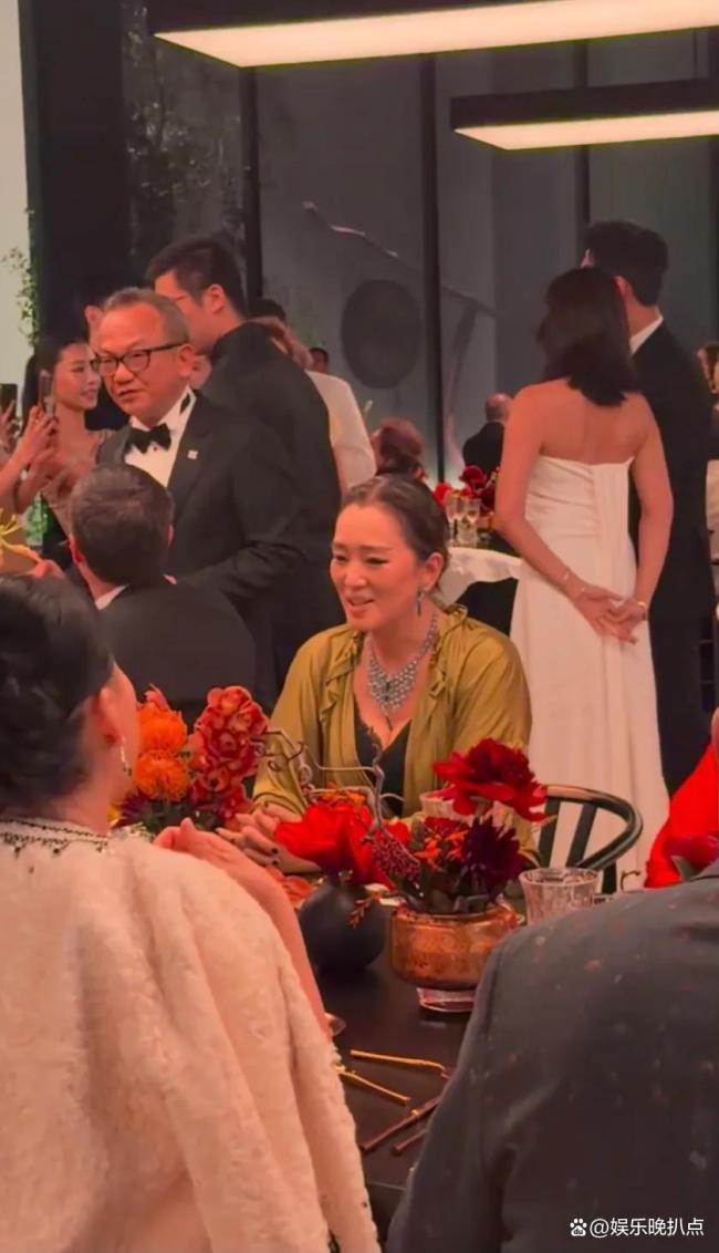 巩俐出席卡地亚晚宴 霸气依旧闪耀现场
