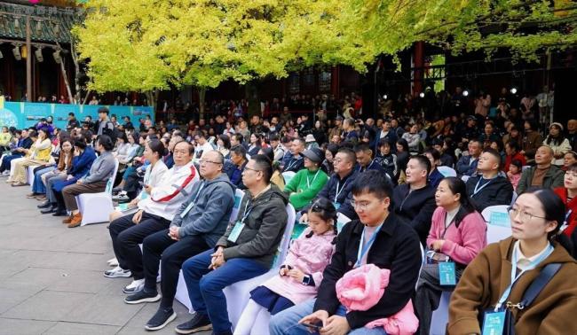 成都银杏美翻了 金秋文旅活动启幕