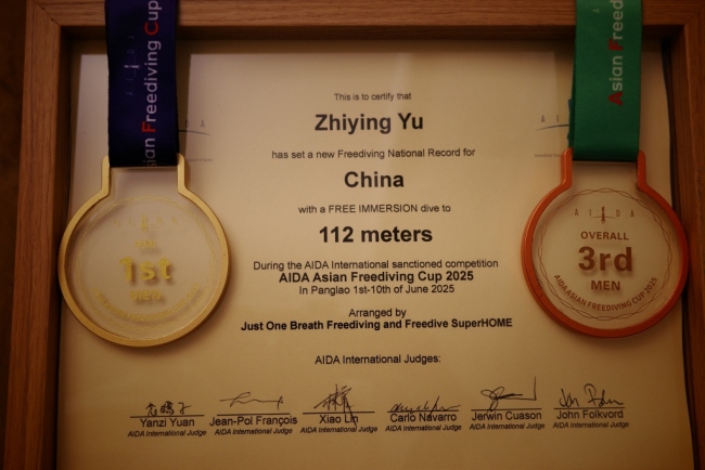 在海下百米感受“活著”的人