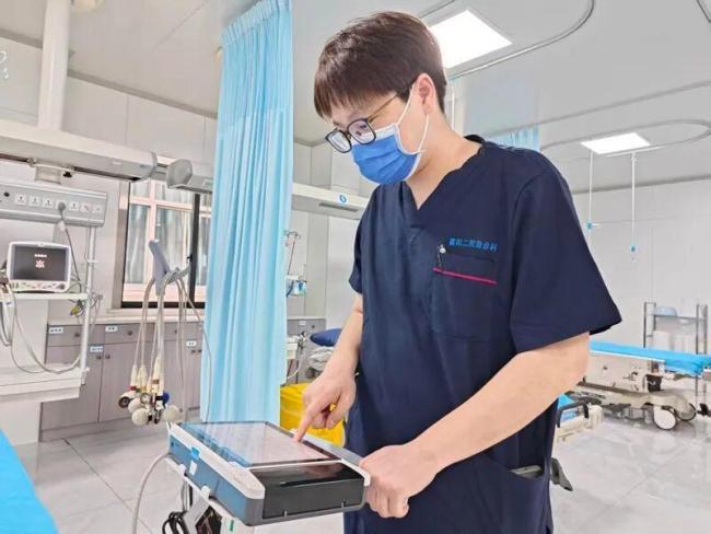 家门口发现“人参” 男子生吃进急诊 误食有毒植物险丧命