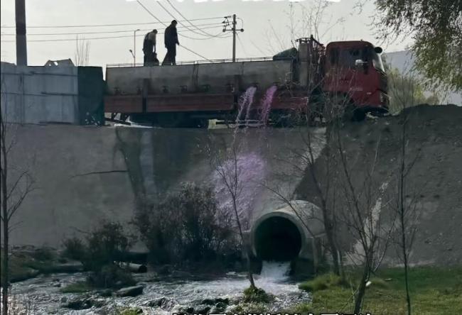 官方通报大夏河边有车辆疑似排污