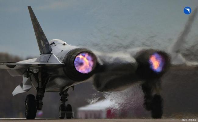 苏57内置弹仓曝光 战机垂直飞入云霄 回应北约威胁