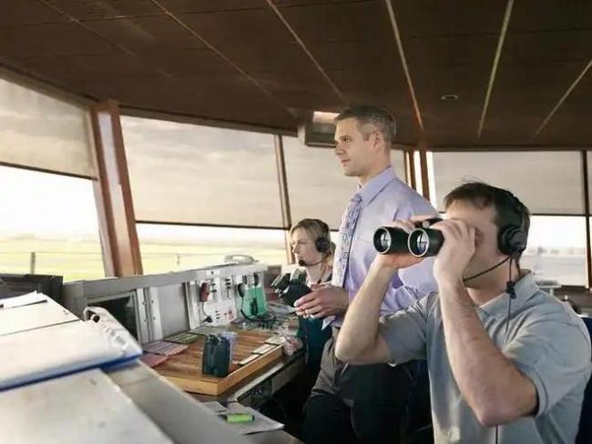 特朗普为何跟空中交通管制员杠上了 政坛博弈再升级