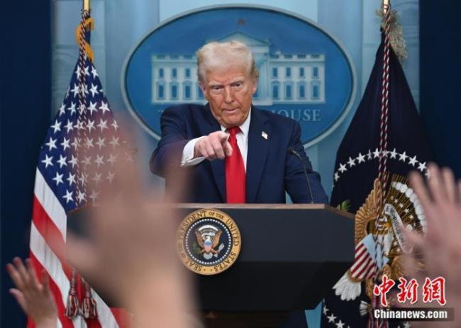 特朗普：空中交通管制员立即重返工作岗位，违