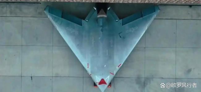 歼-20战机和攻击-11无人机咋组队作战 双龙组合引领未来空战