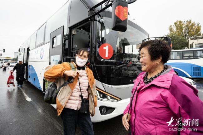 上千人驾车到山东跨省赶集 体验实惠与热情