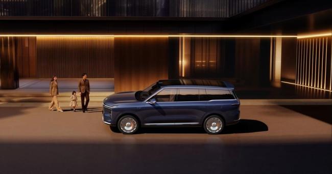 智己LS9上市售33.28万元起 全面突破驾控智能