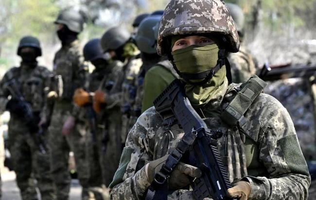 俄苏34战机炸毁乌军指挥所：深夜呼啸起飞 空投重磅炸弹消灭大量乌军 钢刀旅指挥部瞬间蒸发