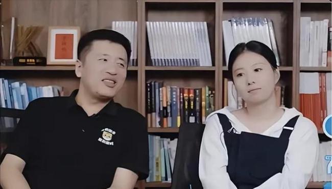 张雪峰晒戒指回应传闻 婚变谣言不攻自破