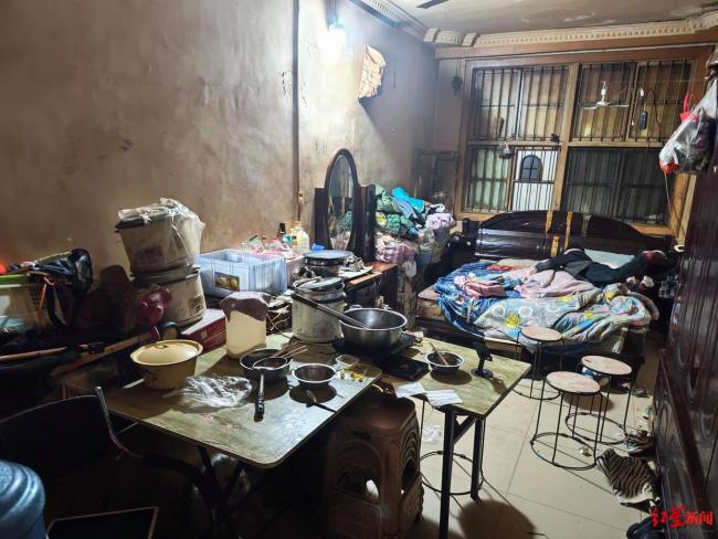 妇联回应8岁女孩冬天穿拖鞋外出 多部门介入帮扶