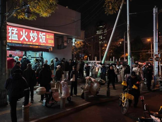 “猛火炒飯”憑啥“火”?