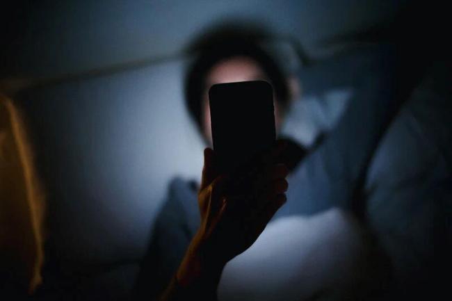 30岁小伙长期熬夜智力退回3岁