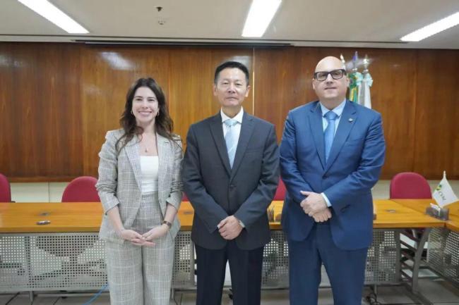 证监会主席吴清访问法国巴西 深化资本市场合作