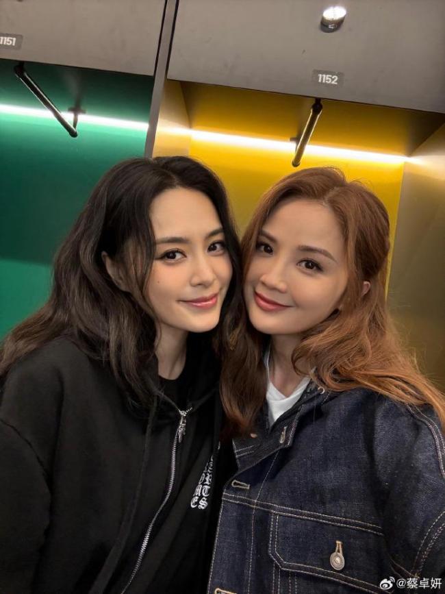 阿Sa称保养诀窍是看霸总言情小说 阅读带来好气色