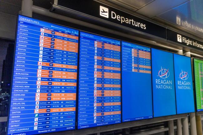 美国政府结束史上最长“停摆” 经济民生受损严重