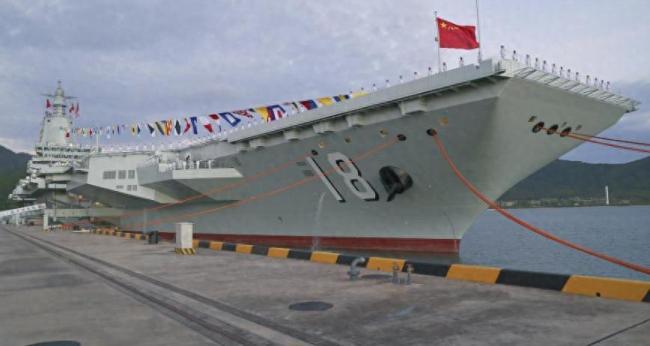 福建舰90秒弹射喷气式战斗机